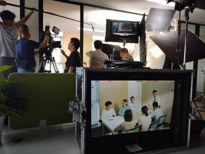 奉贤区TVC拍摄公司：科技产品视觉化大师，诠释未来感与功能美学