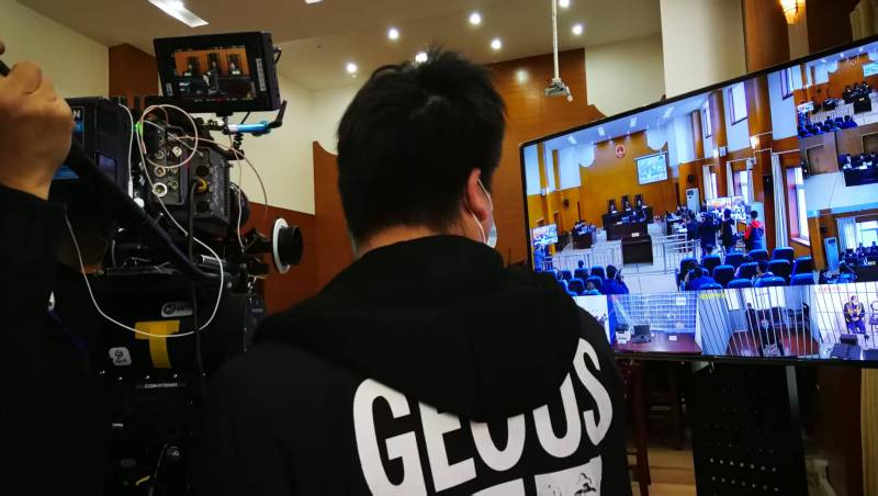 AI生成VS人工创意——奉贤区广告片拍摄公司的技术浪漫主义实践
